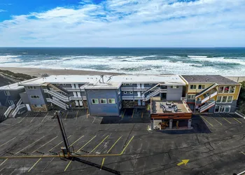Sailor Jack's Oceanfront Inn hotel thumbnail 2