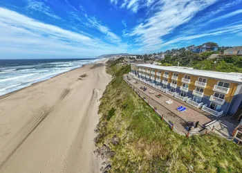 Sailor Jack's Oceanfront Inn hotel thumbnail 4