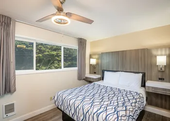 Sailor Jack's Oceanfront Inn hotel thumbnail 7