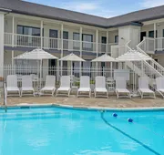 A Wave Inn hotel detail image 4