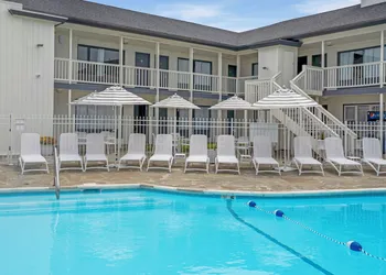 A Wave Inn hotel thumbnail 4