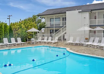 A Wave Inn hotel thumbnail 5