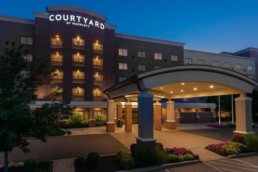 Courtyard Buffalo Airport hotel detail image 2