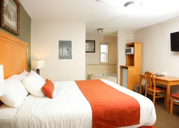 Chateau Motel hotel thumbnail 6