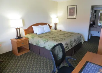 Red Coach Inn hotel thumbnail 5