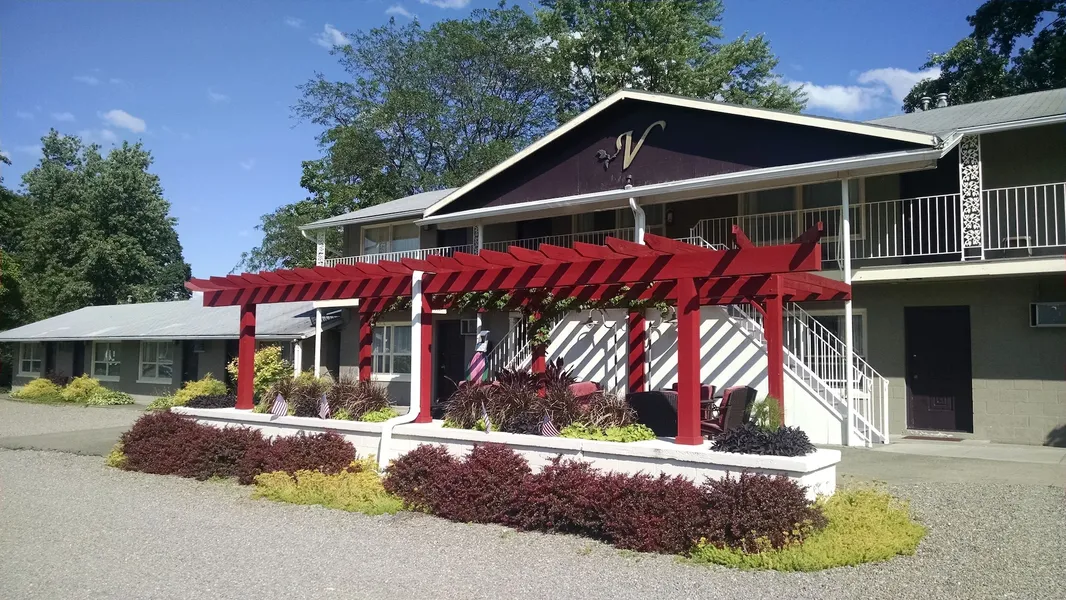 Vinehurst Inn And Suites hotel detail image 2