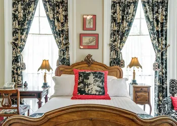 Noble Inns hotel thumbnail 5