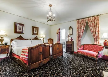 Noble Inns hotel thumbnail 8