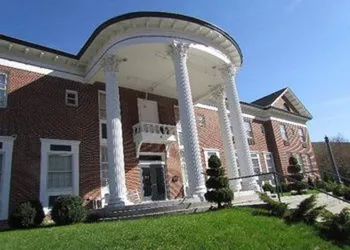 MacArthur Inn hotel thumbnail 2
