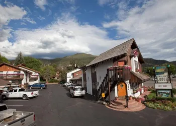 Starlight Lodge hotel thumbnail 6