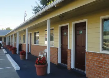 Colusa Motel hotel thumbnail 7