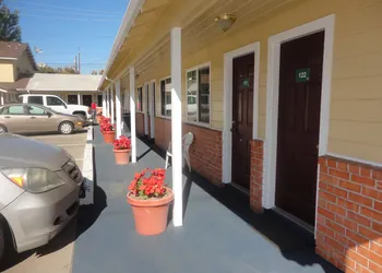 Colusa Motel hotel thumbnail 8