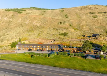 Elk Refuge Inn hotel thumbnail 3