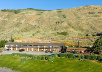 Elk Refuge Inn hotel thumbnail 4