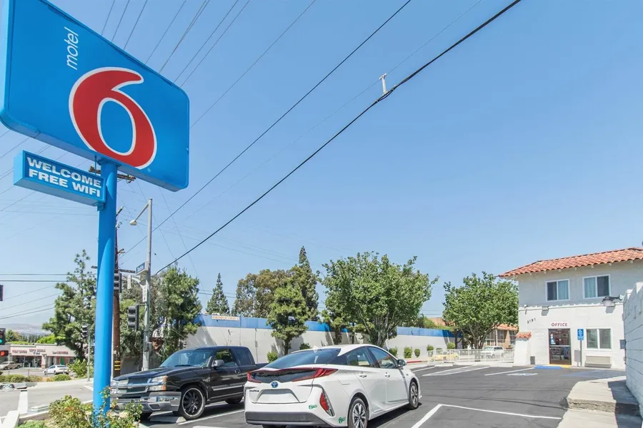 Motel 6 Orange, CA - Anaheim hotel detail image 2