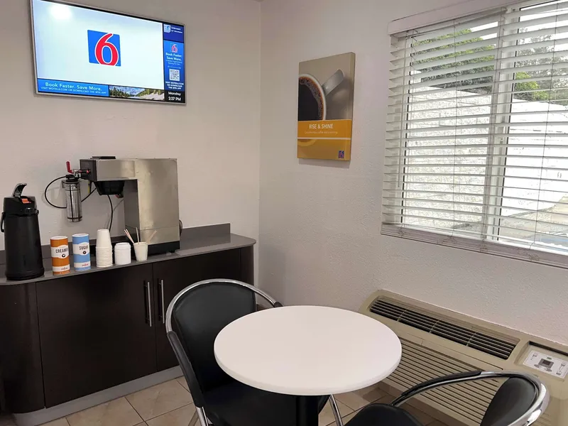 Motel 6 Orange, CA - Anaheim hotel detail image 6