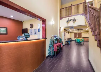 Econo Lodge Inn And Suites Little Rock hotel thumbnail 2