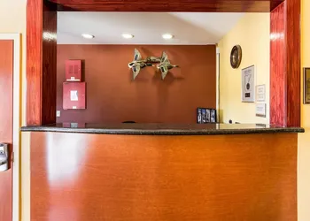 Econo Lodge Inn And Suites Little Rock hotel thumbnail 3