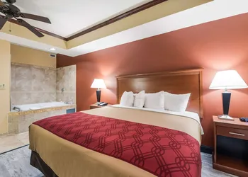 Econo Lodge Inn And Suites Little Rock hotel thumbnail 7