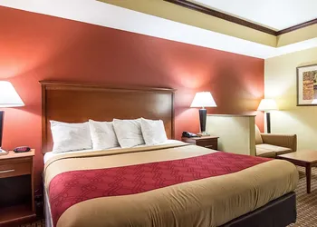 Econo Lodge Inn And Suites Little Rock hotel thumbnail 8