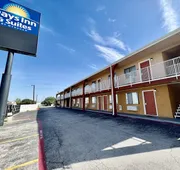 Days Inn & Suites by Wyndham Arlington Near Six Flags hotel detail image 4
