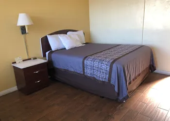 Economy Inn hotel thumbnail 7