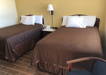 Economy Inn hotel thumbnail 8