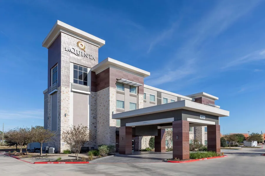La Quinta Inn & Suites by Wyndham Houston NW Beltway8/WestRD hotel detail image 2