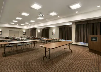 Ramada by Wyndham Conklin hotel thumbnail 2