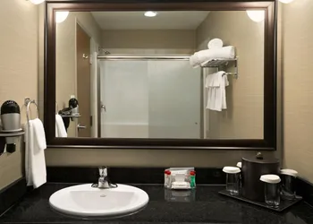 Ramada by Wyndham Conklin hotel thumbnail 4