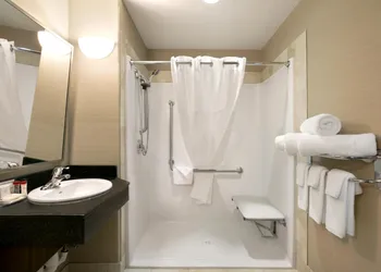 Ramada by Wyndham Conklin hotel thumbnail 5