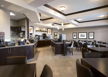Ramada by Wyndham Conklin hotel thumbnail 7