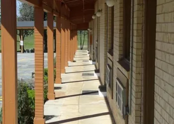 Woodlawn Hills Motel hotel thumbnail 4