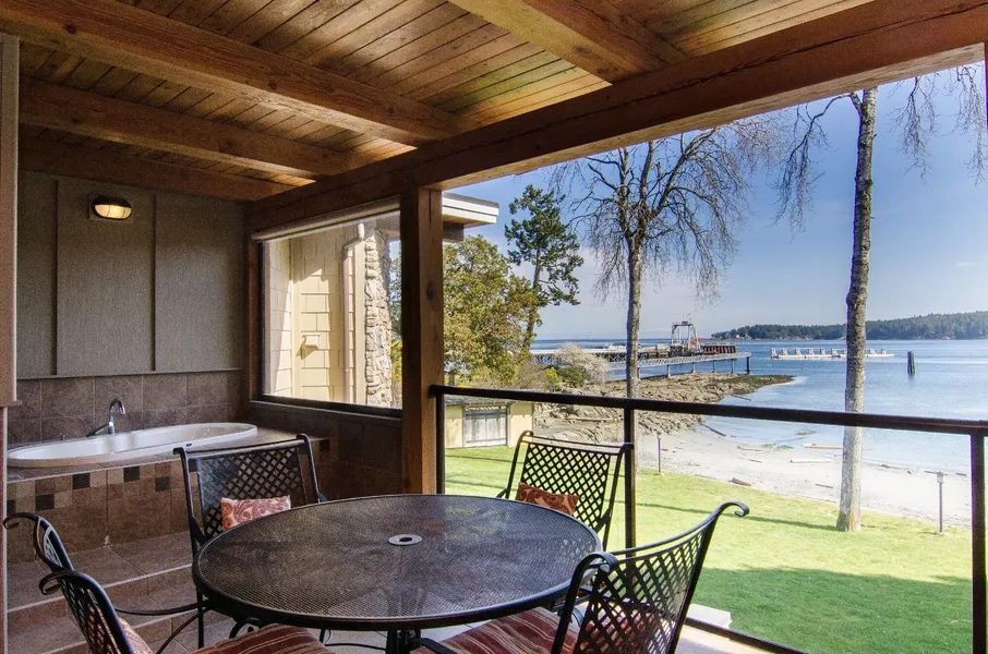 Galiano Oceanfront Inn & Spa hotel detail image 2
