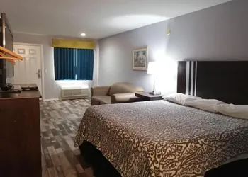 Riata Inn Crystal City hotel thumbnail 7