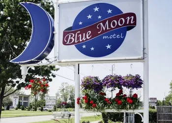 Blue Moon Motel hotel thumbnail 2