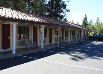 Gold Trail Motor Lodge hotel thumbnail 2