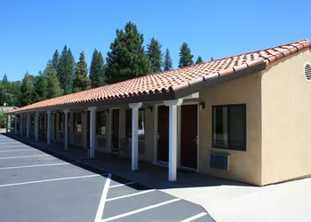 Gold Trail Motor Lodge hotel thumbnail 4