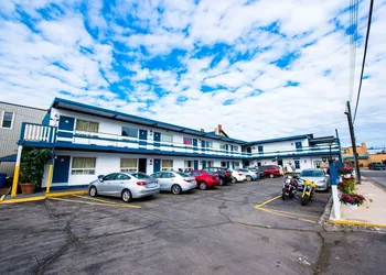 Niagara Parkway Court Motel hotel thumbnail 2