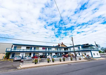 Niagara Parkway Court Motel hotel thumbnail 3