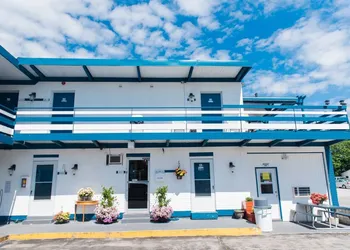 Niagara Parkway Court Motel hotel thumbnail 4