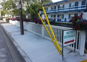 Niagara Parkway Court Motel hotel thumbnail 5