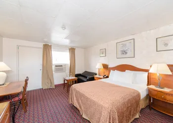 Niagara Parkway Court Motel hotel thumbnail 7