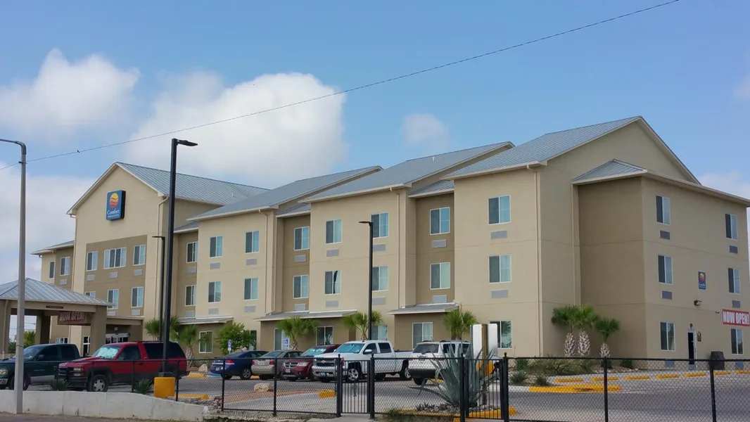 Comfort Inn & Suites Lakeside hotel detail image 2
