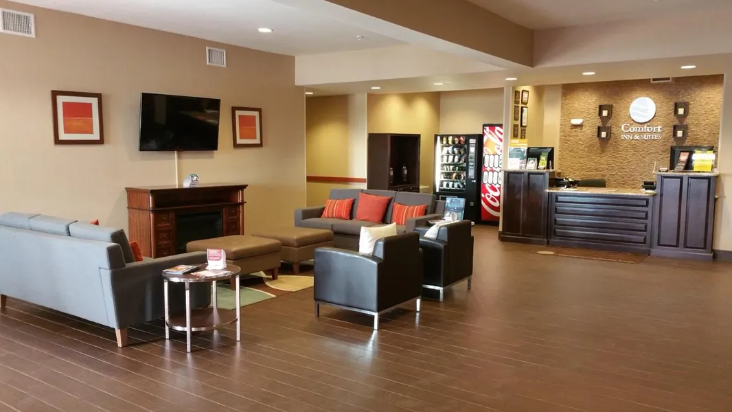 Comfort Inn & Suites Lakeside hotel detail image 6