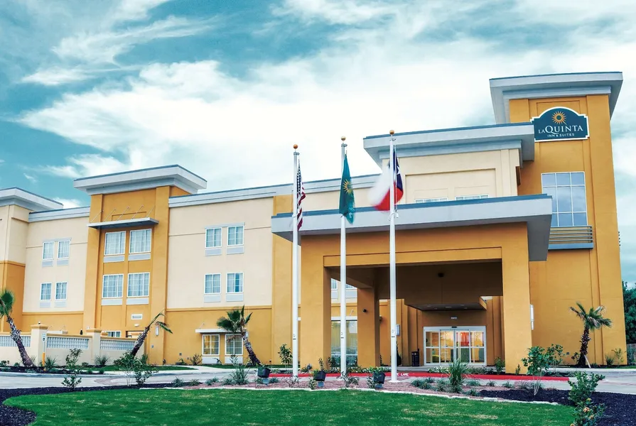 La Quinta Inn & Suites by Wyndham Cotulla hotel detail image 2