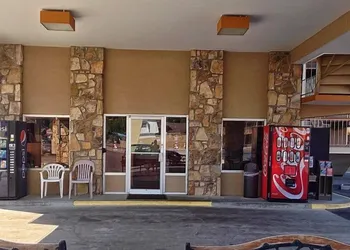 Conner Hill Motor Lodge hotel thumbnail 4