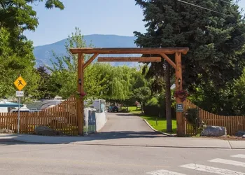 The Lakeside Resort hotel thumbnail 8