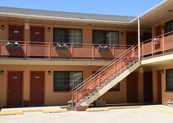 Esquire Inn hotel thumbnail 2