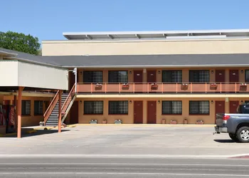 Esquire Inn hotel thumbnail 3